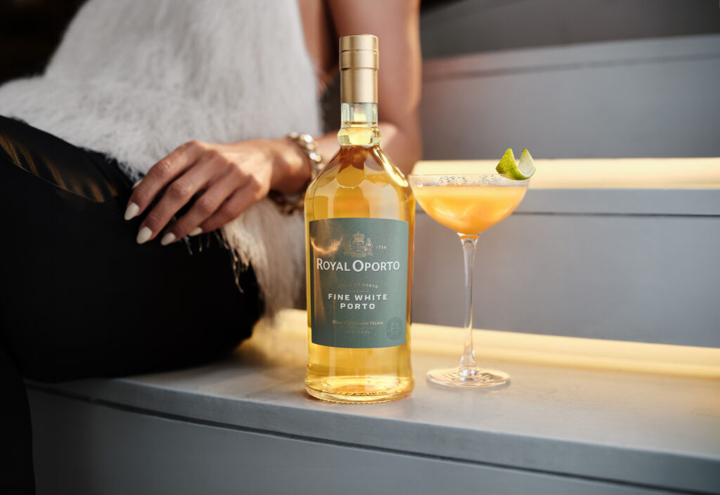 Royal Oporto Fine White bottle and cocktail